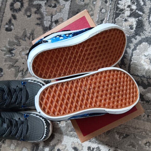 Bundle of 2 sz 7 toddler sneakers vans carters light up glow in dark euc - Picture 6 of 8